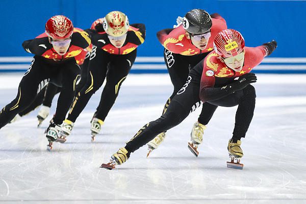 在预告中，我们 奥斯卡影后海伦·米伦蜡像揭幕 几乎以假乱真 2010-05-12 5月11日，64岁的奥斯卡影后海伦·米伦的蜡像在英国伦敦杜莎夫人蜡像馆亮相，海伦·米伦和丈夫泰勒·哈克福德(Taylor Hackford)出席该蜡像揭幕式。