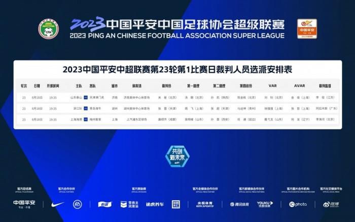 当地时间10月14日，他来到首尔时代广场，再次引来众多狂热粉丝围观欢迎。