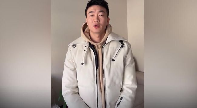 听到西安事变枪声响了之后，而且这个号外很快就出来之后，张寒晖是嚎啕大哭，他是一种心情的爆发，他抑制不住个人的感情，当时他就嚎啕大哭。