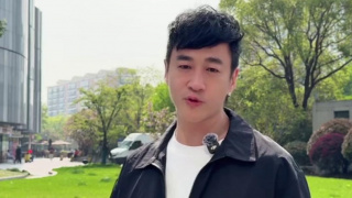 安妮·海瑟薇房顶奋战_海外_ 消息 首页 新闻 视频 大片 影库 CCTV6 VIP影院 搜索 电影 星闻 独家 更多 专题 图片 视频 滚动 首页 新闻 大片 影库 CCTV6 VIP影院 客户端 电影网>新闻>明星资讯 《鲜花谷街》棚内拍摄路透！